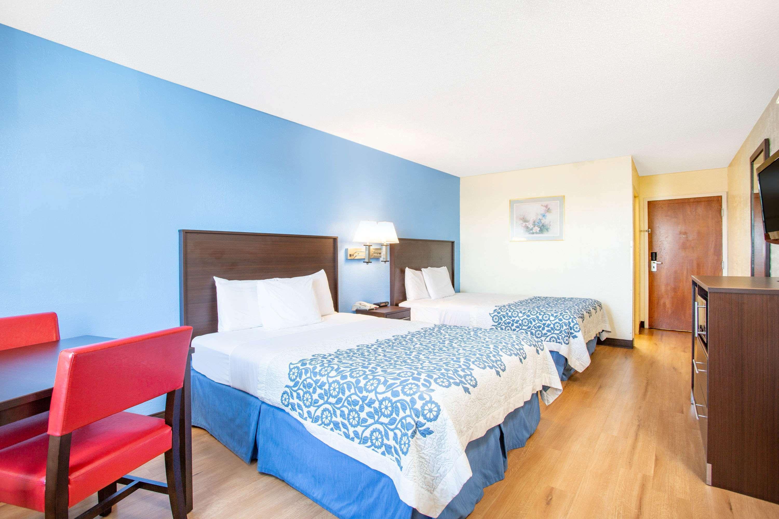 Days By Wyndham Lancaster Pa Dutch Country Hotel