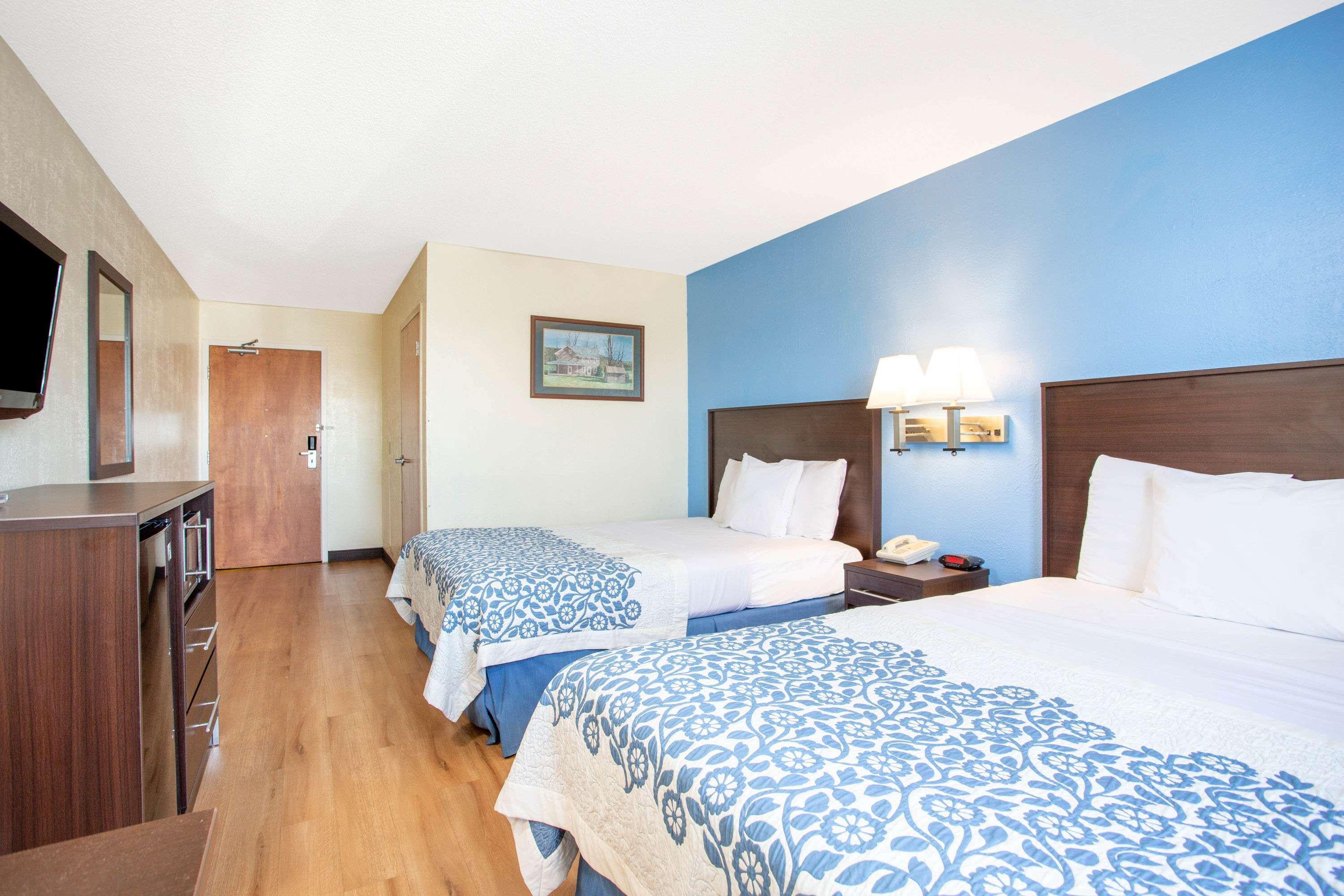 Hotel Days By Wyndham Lancaster Pa Dutch Country Ronks